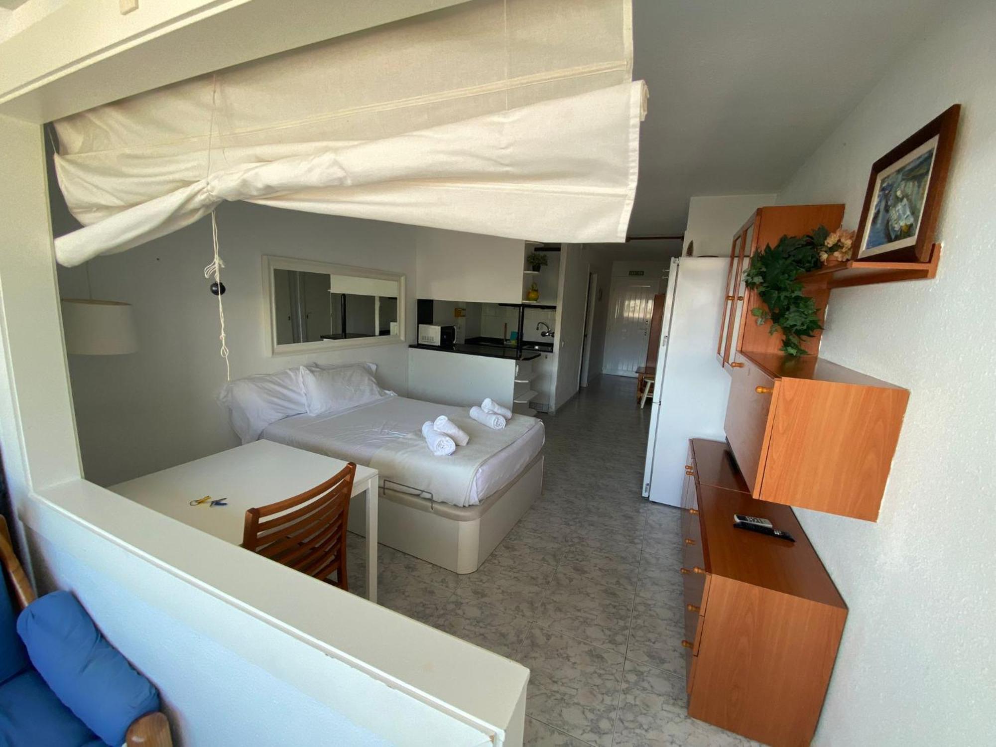 The Moon Studio By Hello Homes Sitges Luaran gambar
