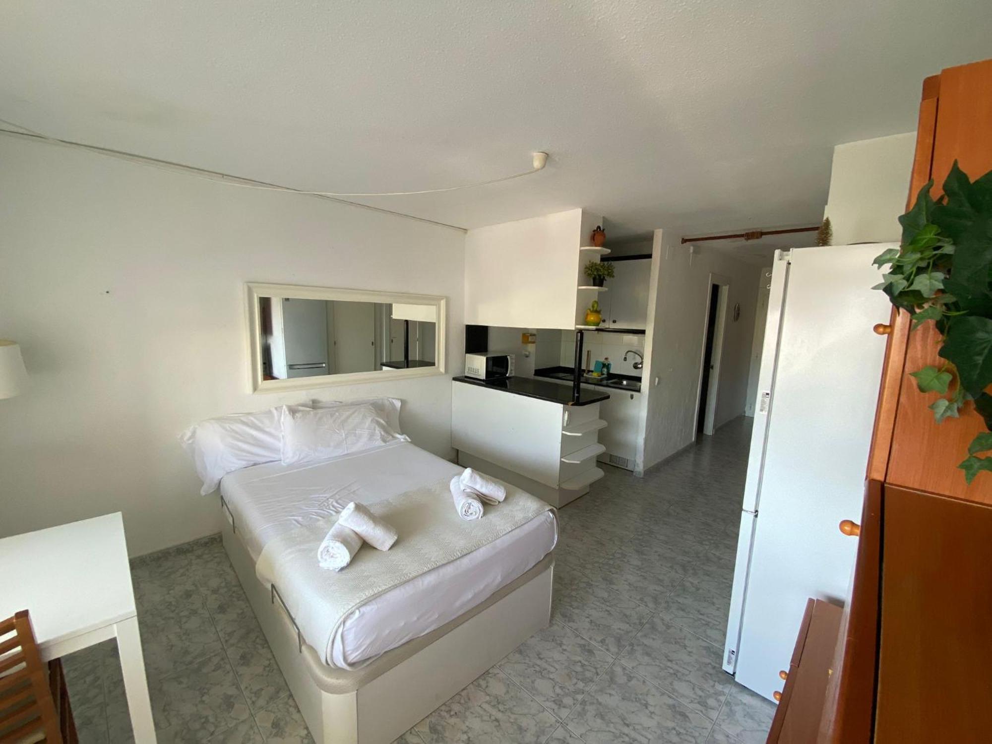 The Moon Studio By Hello Homes Sitges Luaran gambar