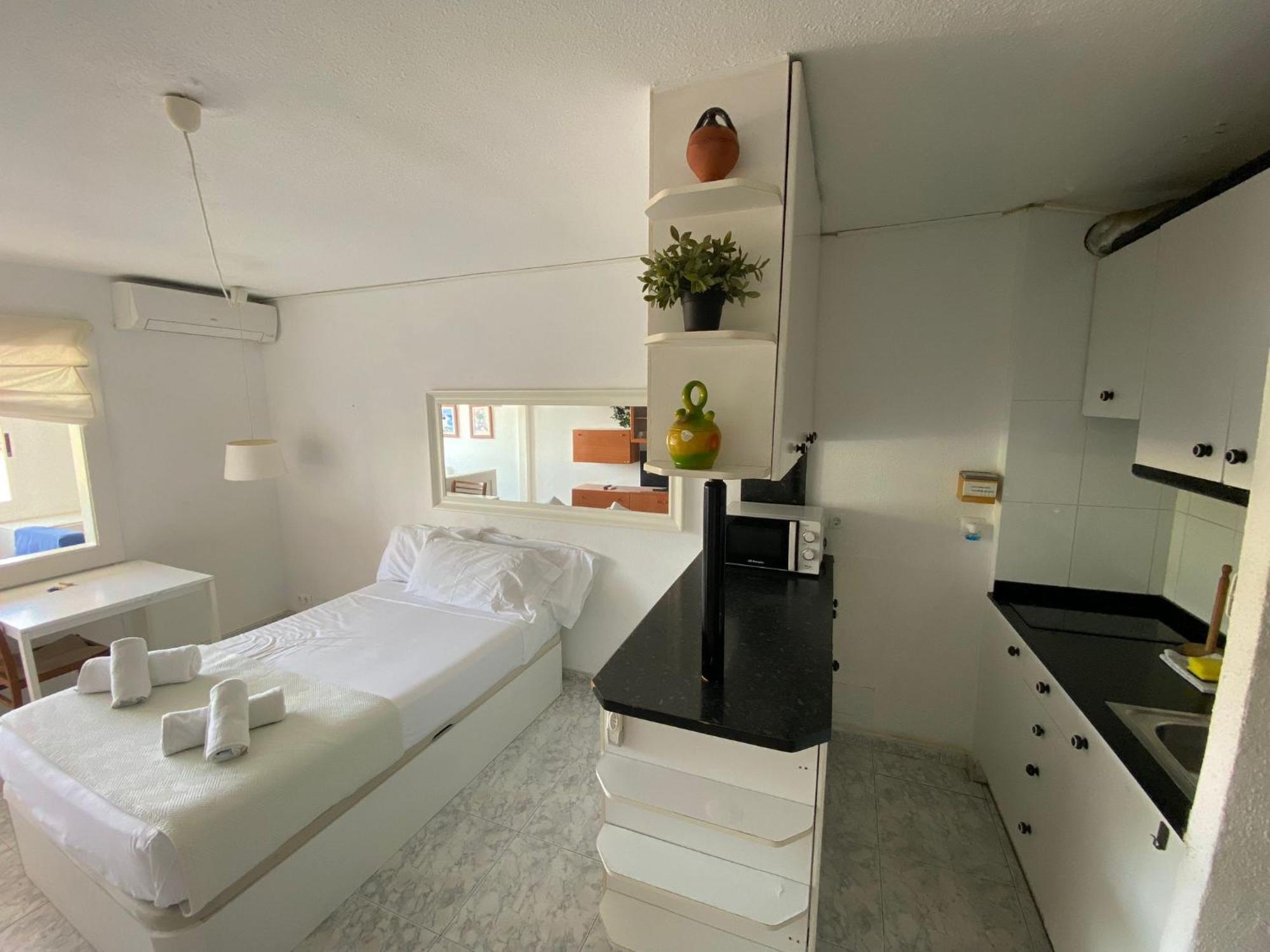 The Moon Studio By Hello Homes Sitges Luaran gambar